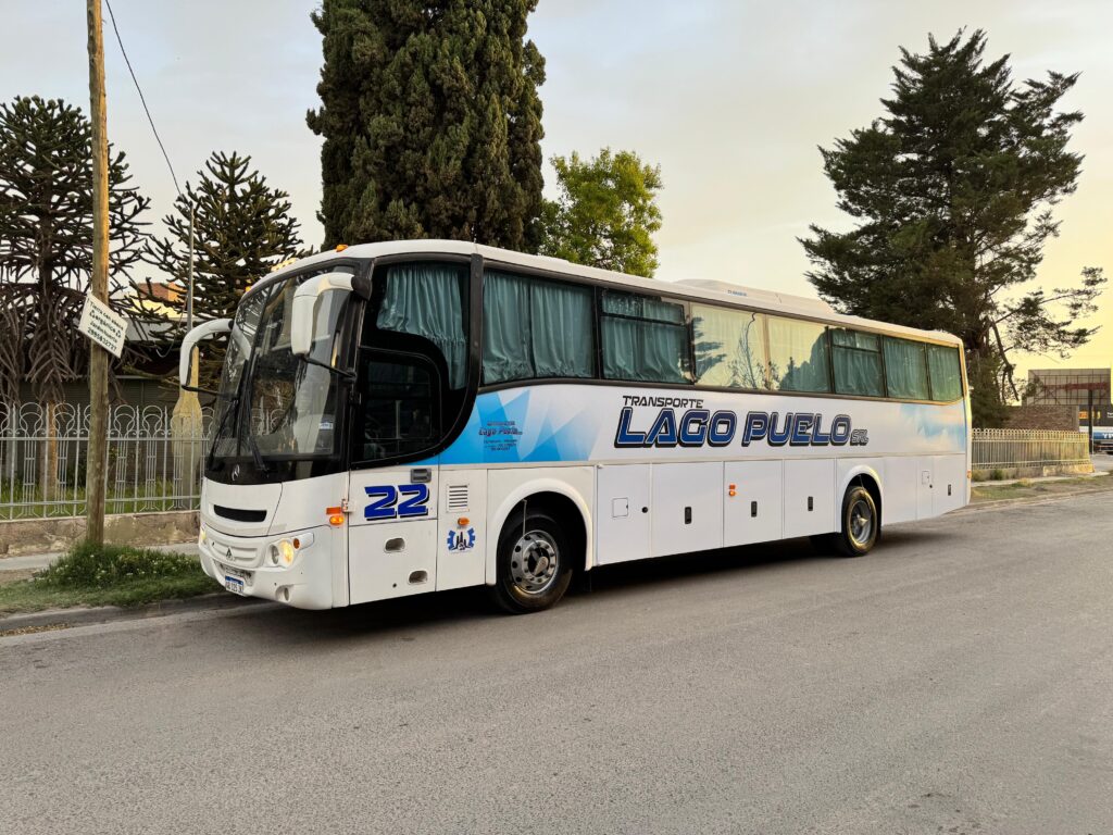Servicio de transporte de personal para empresas petroleras en Vaca Muerta